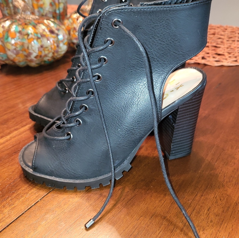 Mix No 6 shoes, size 6.5
